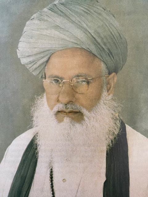 Portret van Hazrat Allama Maulana Hafiz Qari Shah Muhammad Abdul Aleem Siddiqi, oprichter van de SMA